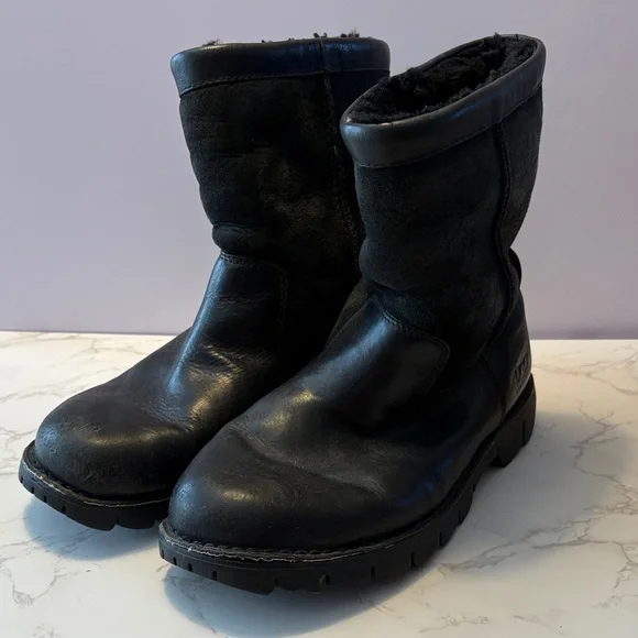 Men's UGG Black Leather Fleece-Lined Boots size 9 - Picture 1 of 11